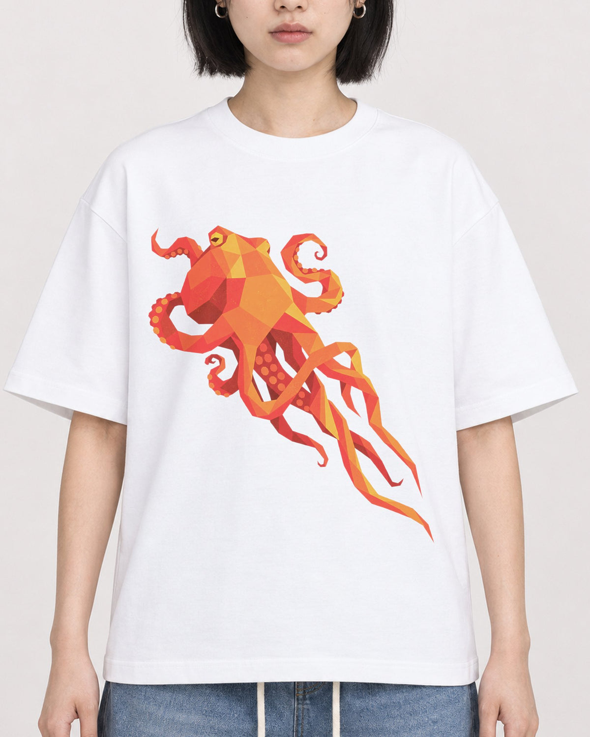 Mockup Boxy Heavyweight Tee White female close-up 11