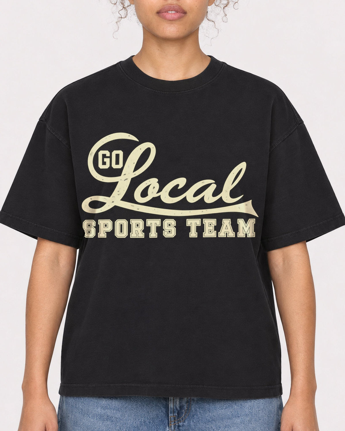 Mockup Boxy Heavyweight Tee Black female close-up 20