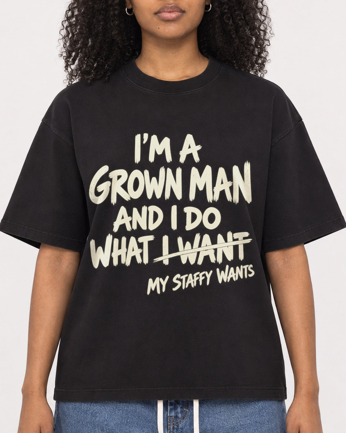 Mockup Boxy Heavyweight Tee Black female close-up 05