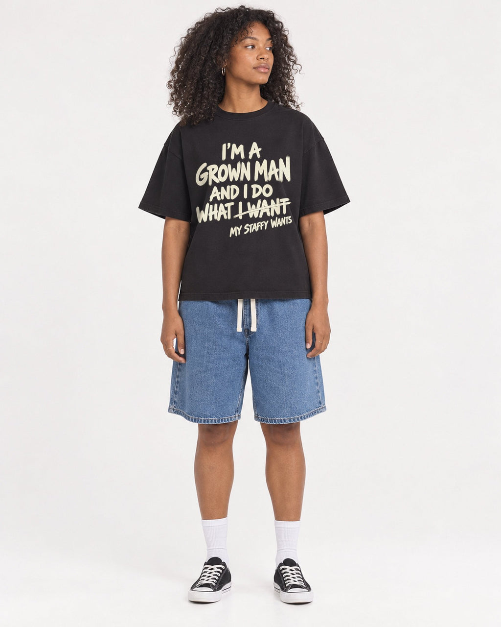 Mockup Boxy Heavyweight Tee Black female full-body 05