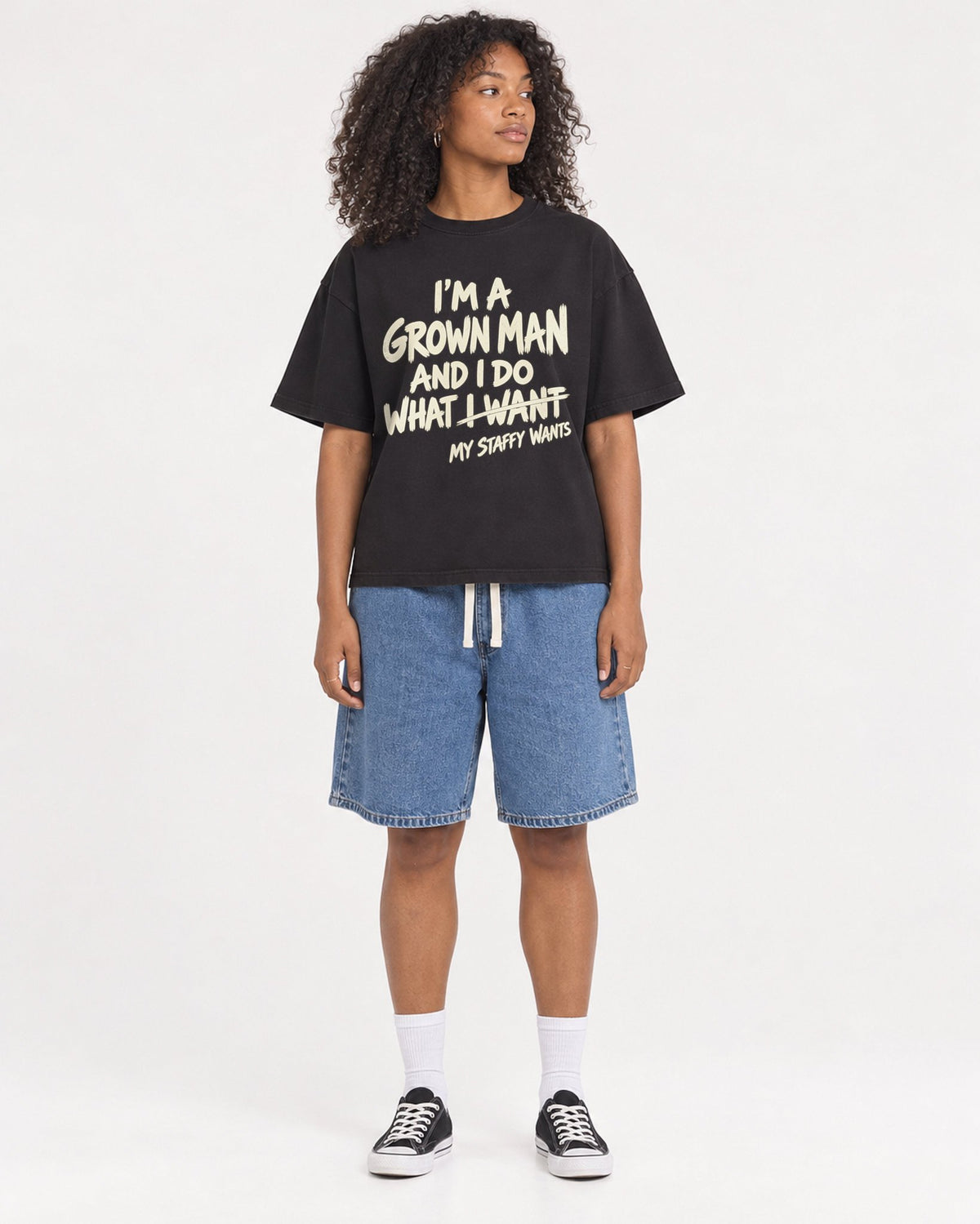 Mockup Boxy Heavyweight Tee Black female full-body 05