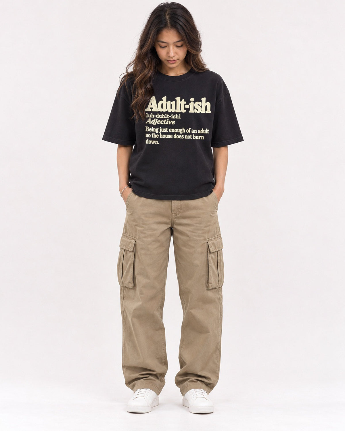 Mockup Boxy Heavyweight Tee Black female full-body 02