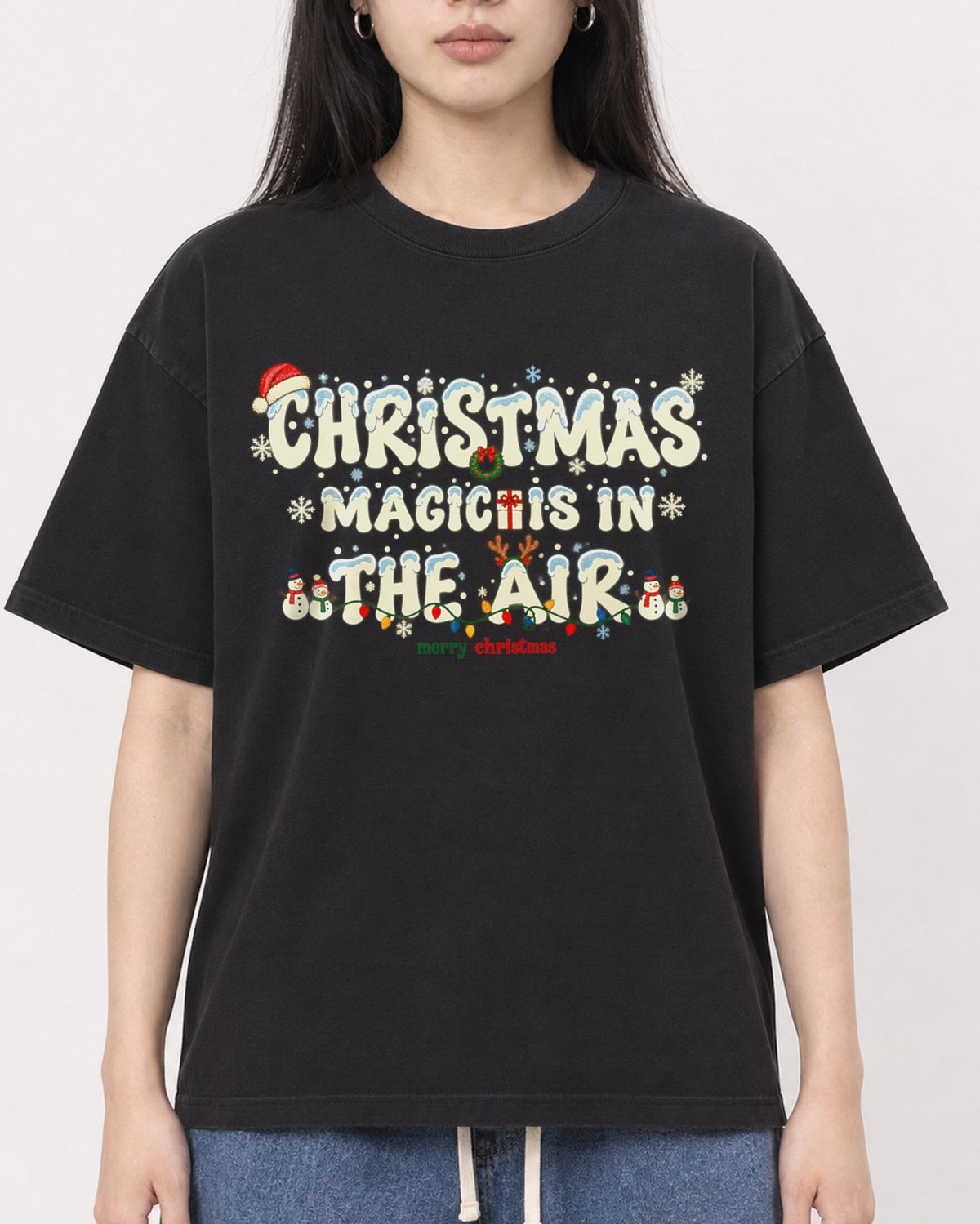 Mockup Boxy Heavyweight Tee Black female close-up 01