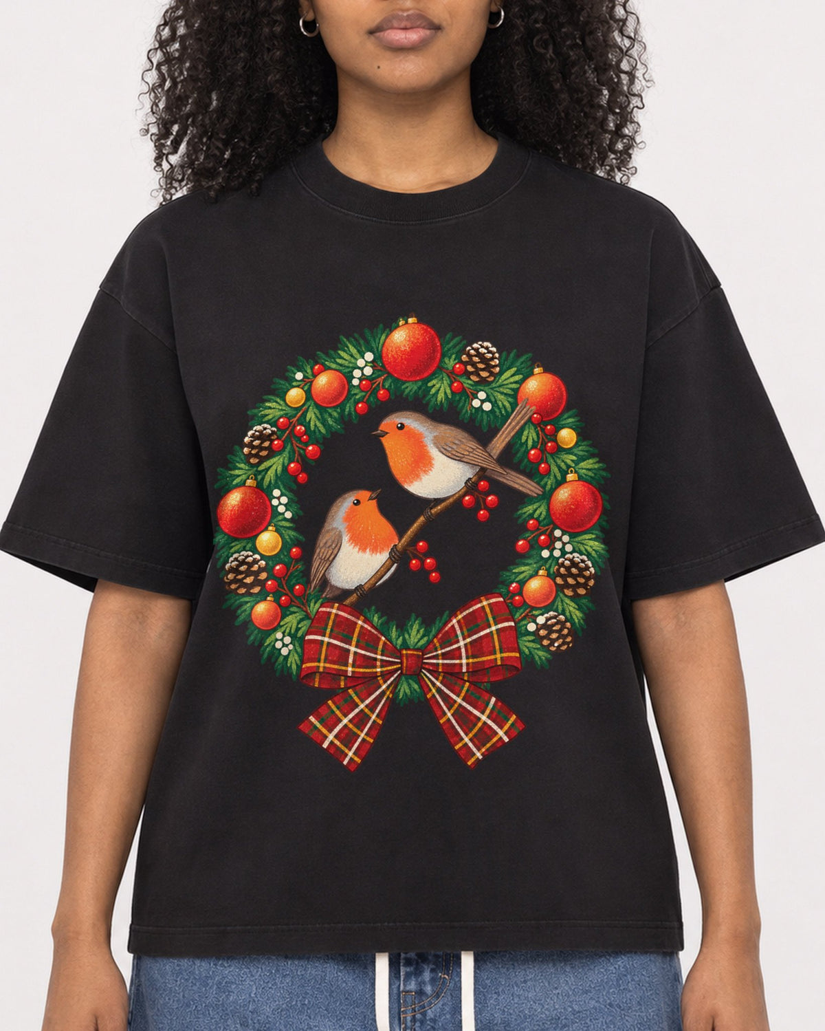 Mockup Boxy Heavyweight Tee Black female close-up 05