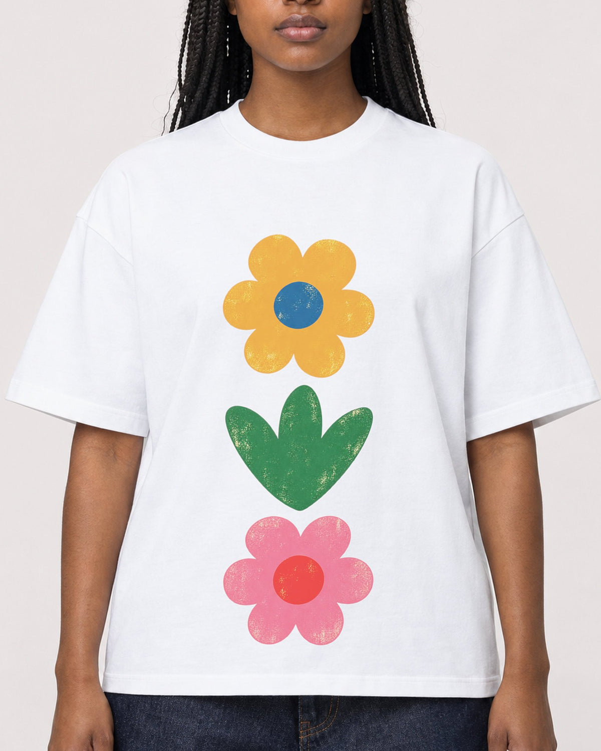 Mockup Boxy Heavyweight Tee White female close-up 04