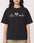 Mockup Boxy Heavyweight Tee Black female close-up 02