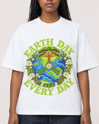 Mockup Boxy Heavyweight Tee White female close-up 04