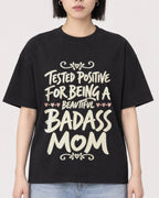 Mockup Boxy Heavyweight Tee Black female close-up 11