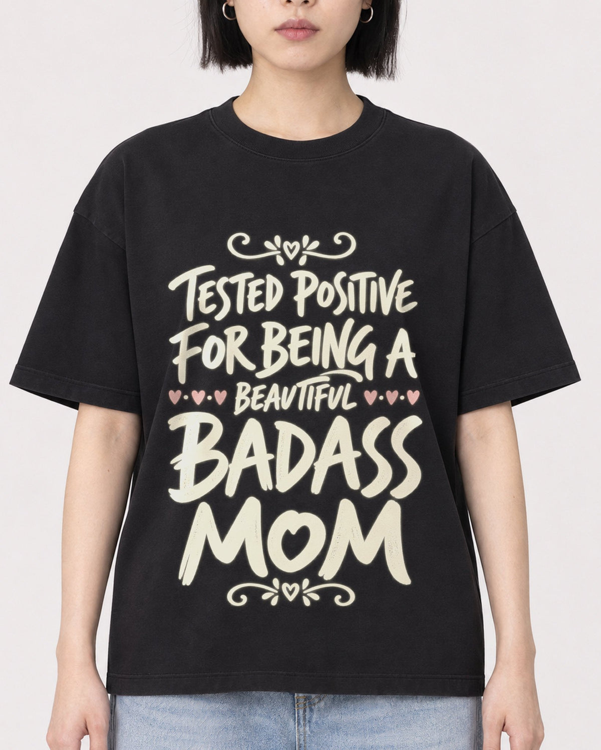 Mockup Boxy Heavyweight Tee Black female close-up 11