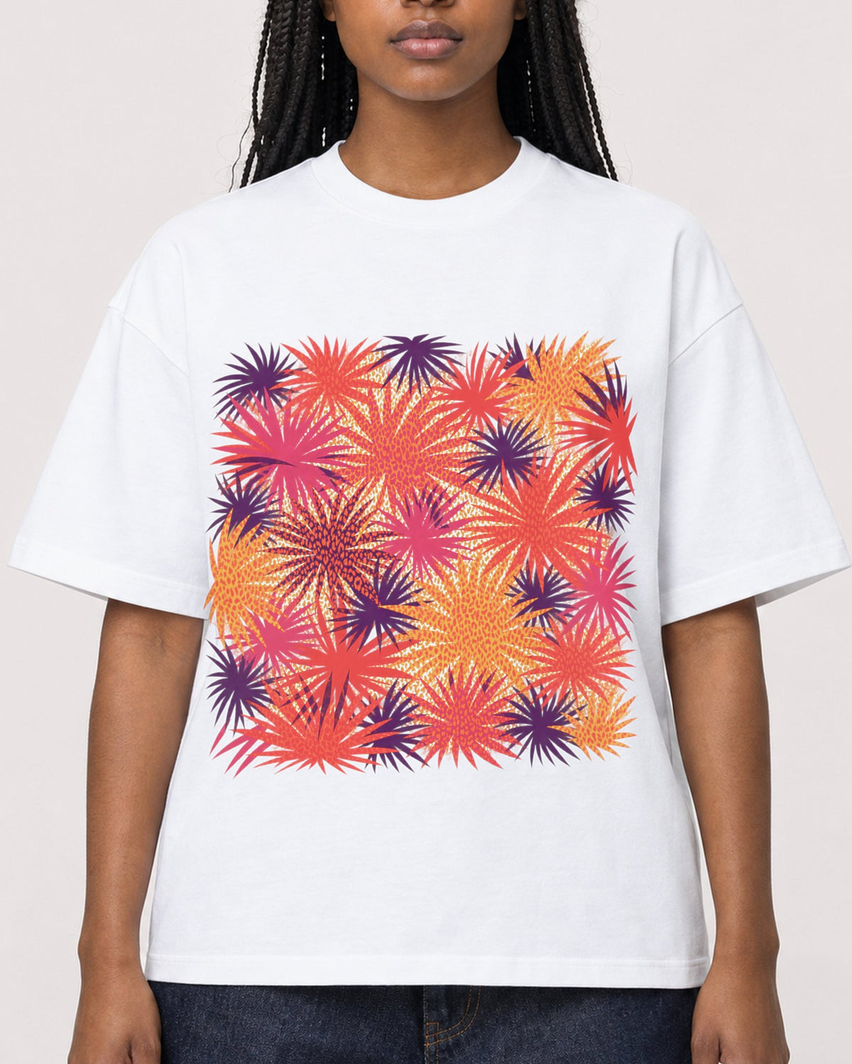 Mockup Boxy Heavyweight Tee White female close-up 04