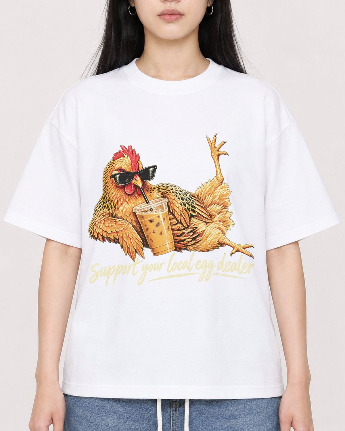 Mockup Boxy Heavyweight Tee White female close-up 01