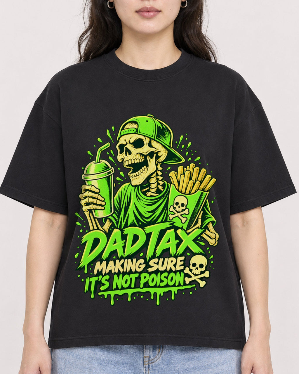 Mockup Boxy Heavyweight Tee Black female close-up 03