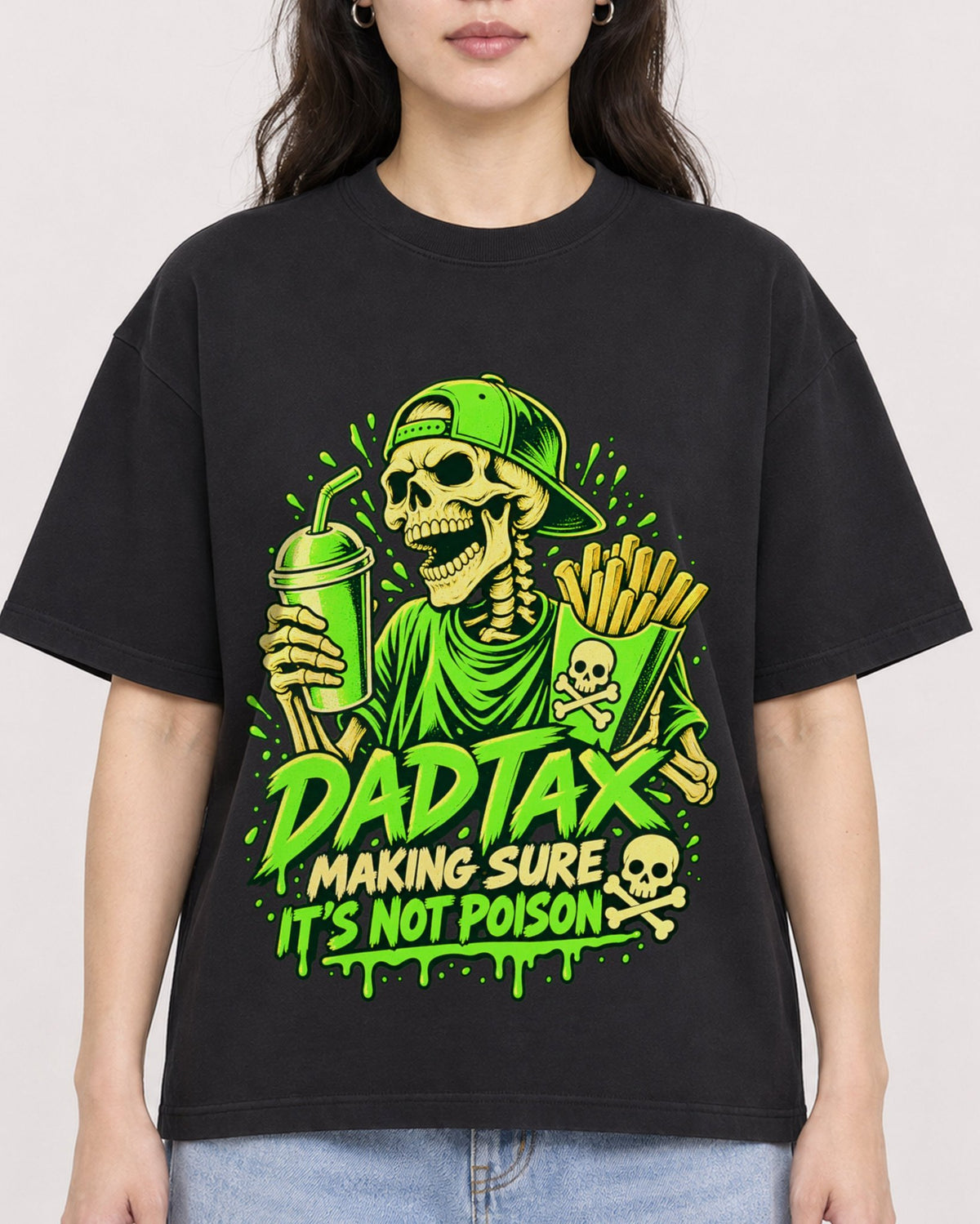 Mockup Boxy Heavyweight Tee Black female close-up 03