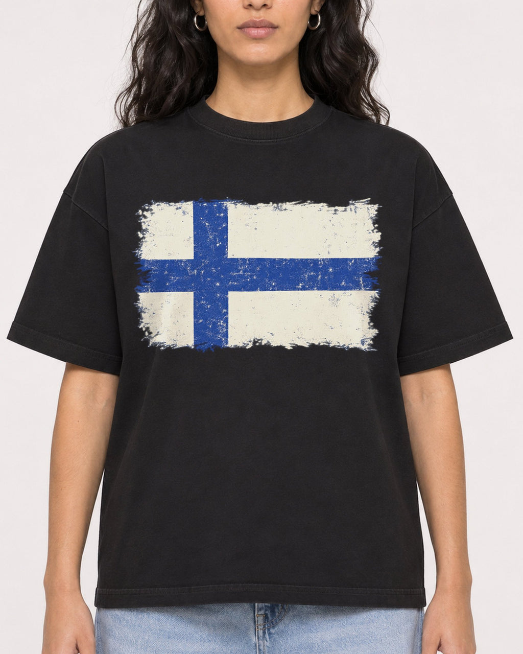 Mockup Boxy Heavyweight Tee Black female close-up 07
