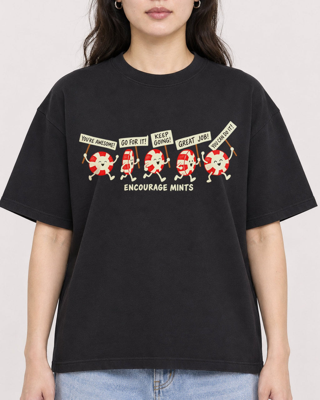 Mockup Boxy Heavyweight Tee Black female close-up 03
