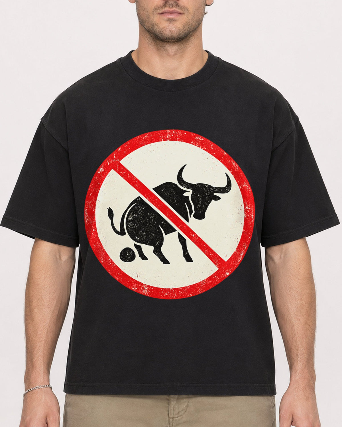 Mockup Boxy Heavyweight Tee Black male close-up 08