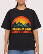 Mockup Boxy Heavyweight Tee Black female close-up 16