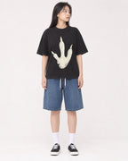 Mockup Boxy Heavyweight Tee Black female full-body 01