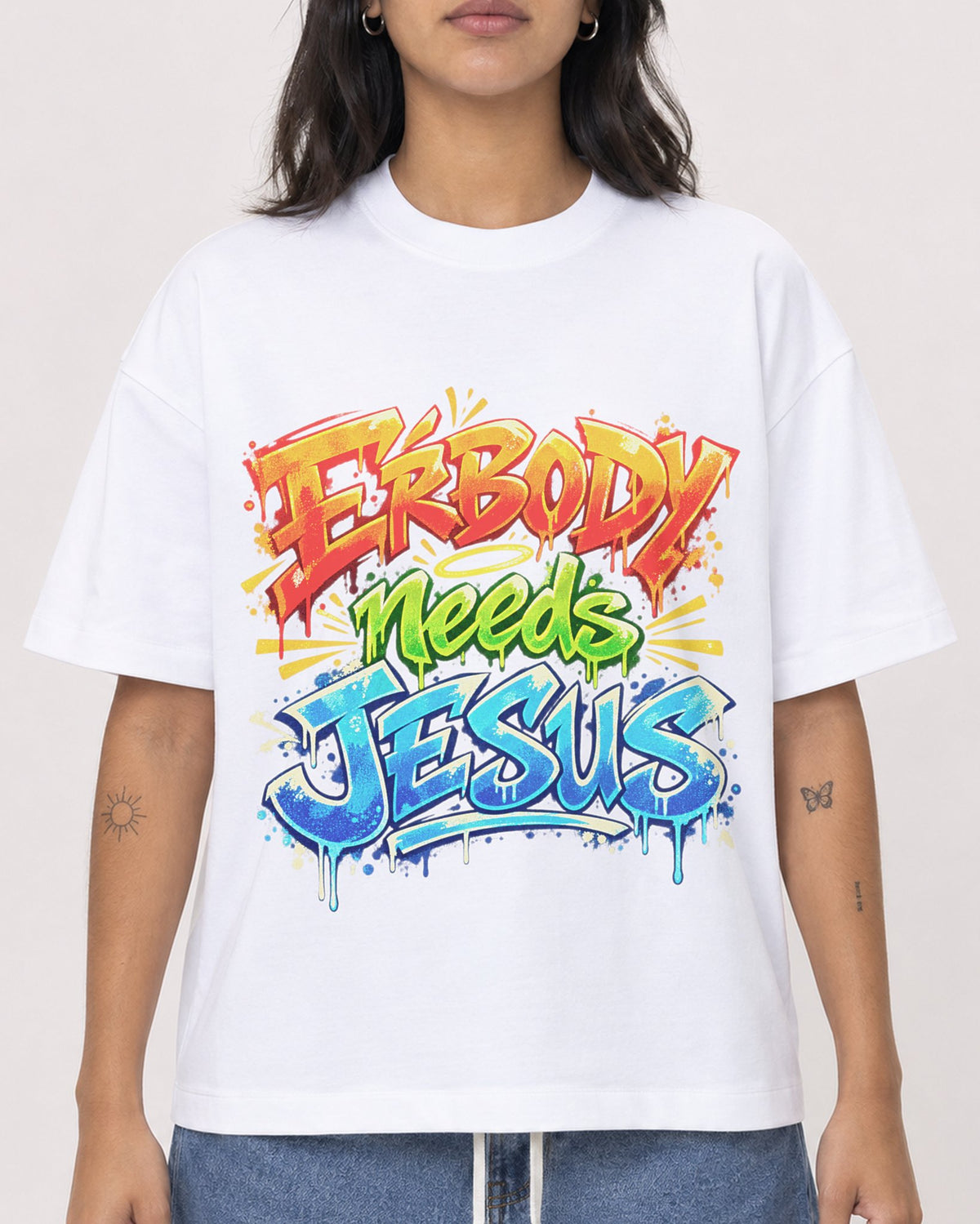 Mockup Boxy Heavyweight Tee White female close-up 36