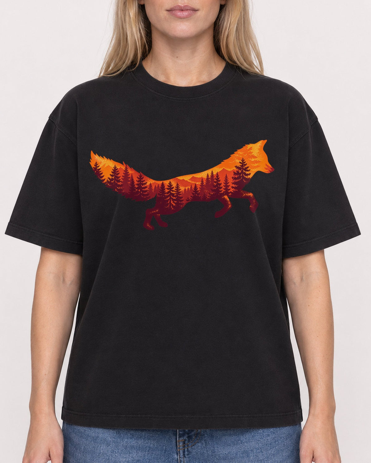 Mockup Boxy Heavyweight Tee Black female close-up 08