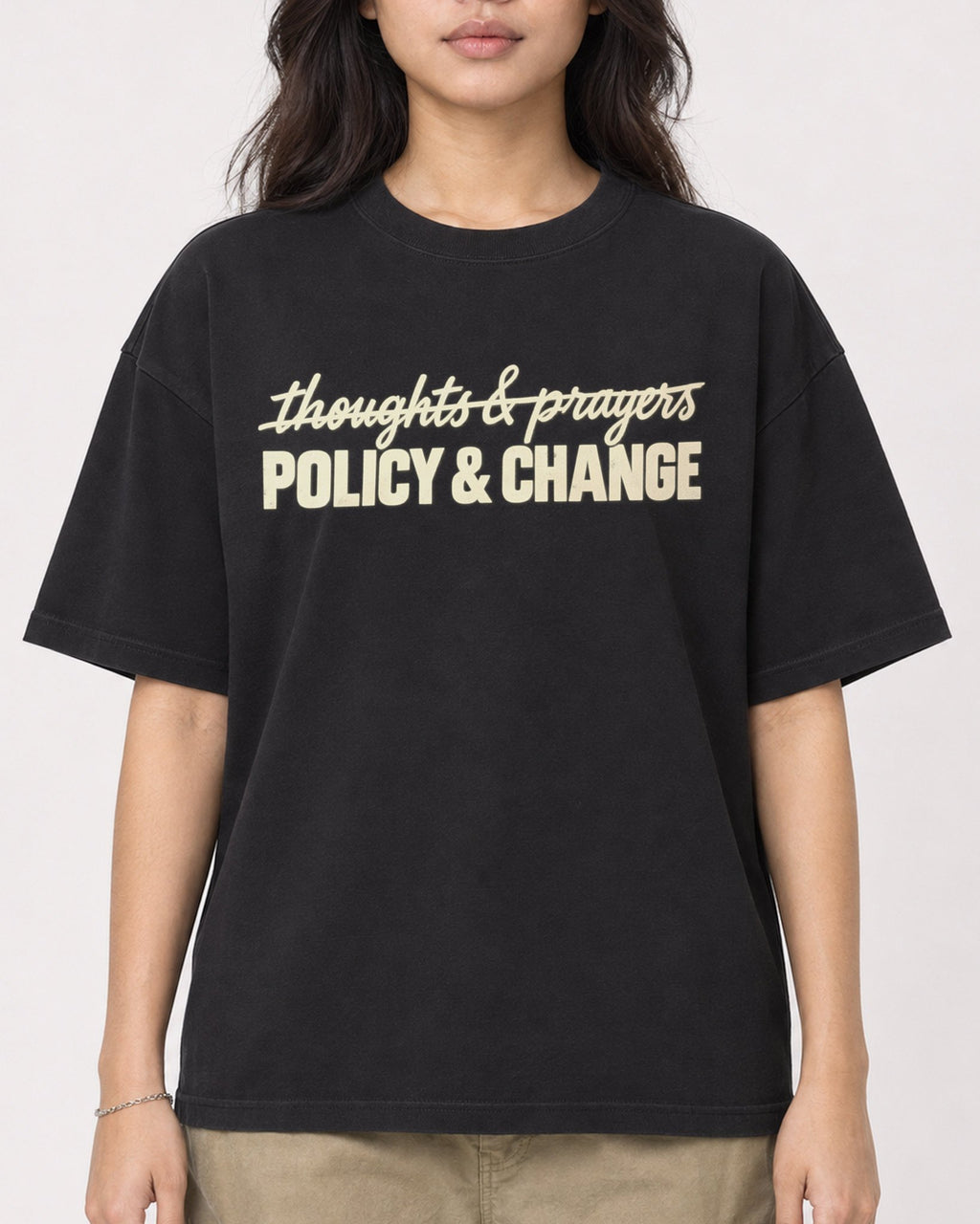 Mockup Boxy Heavyweight Tee Black female close-up 02