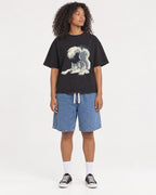 Mockup Boxy Heavyweight Tee Black female full-body 05
