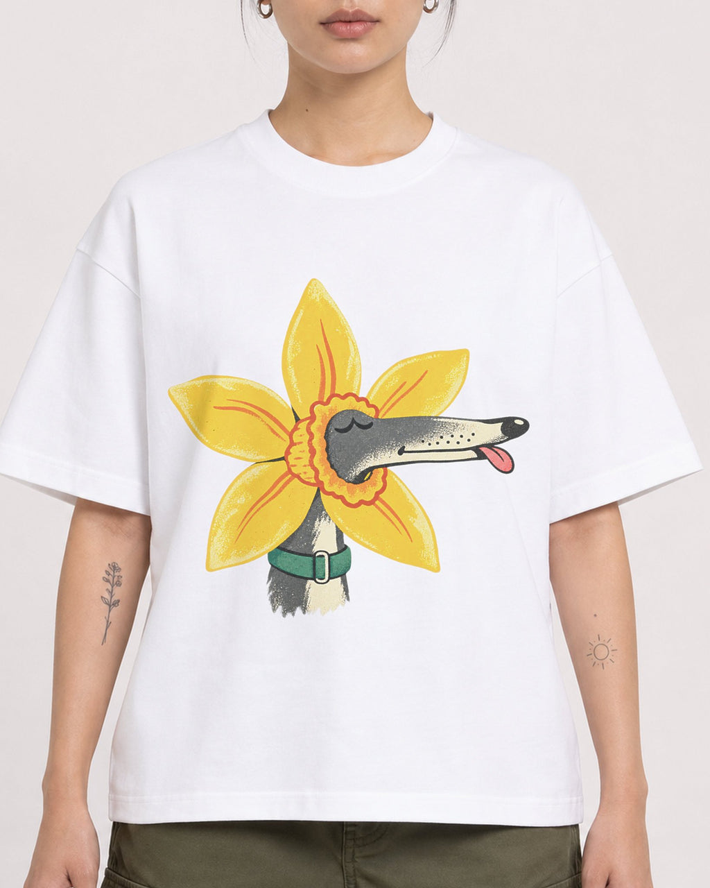 Mockup Boxy Heavyweight Tee White female close-up 12