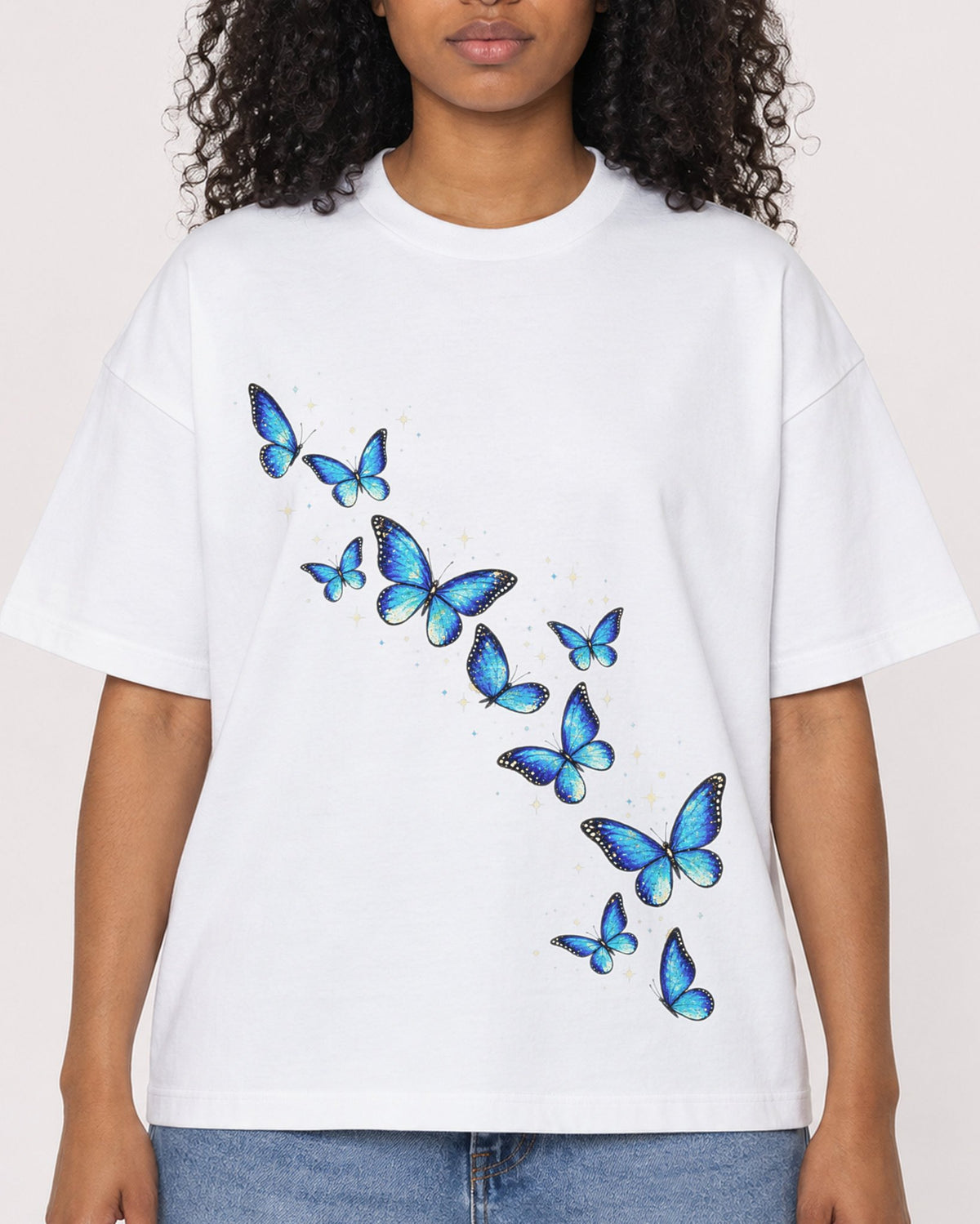 Mockup Boxy Heavyweight Tee White female close-up 05