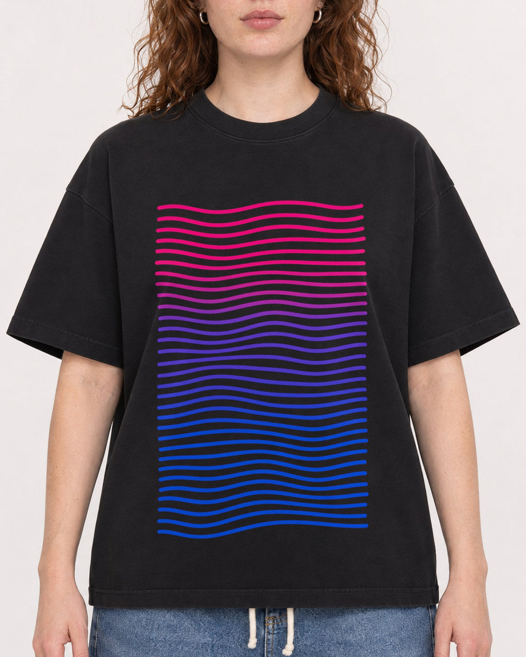 Mockup Boxy Heavyweight Tee Black female close-up 09