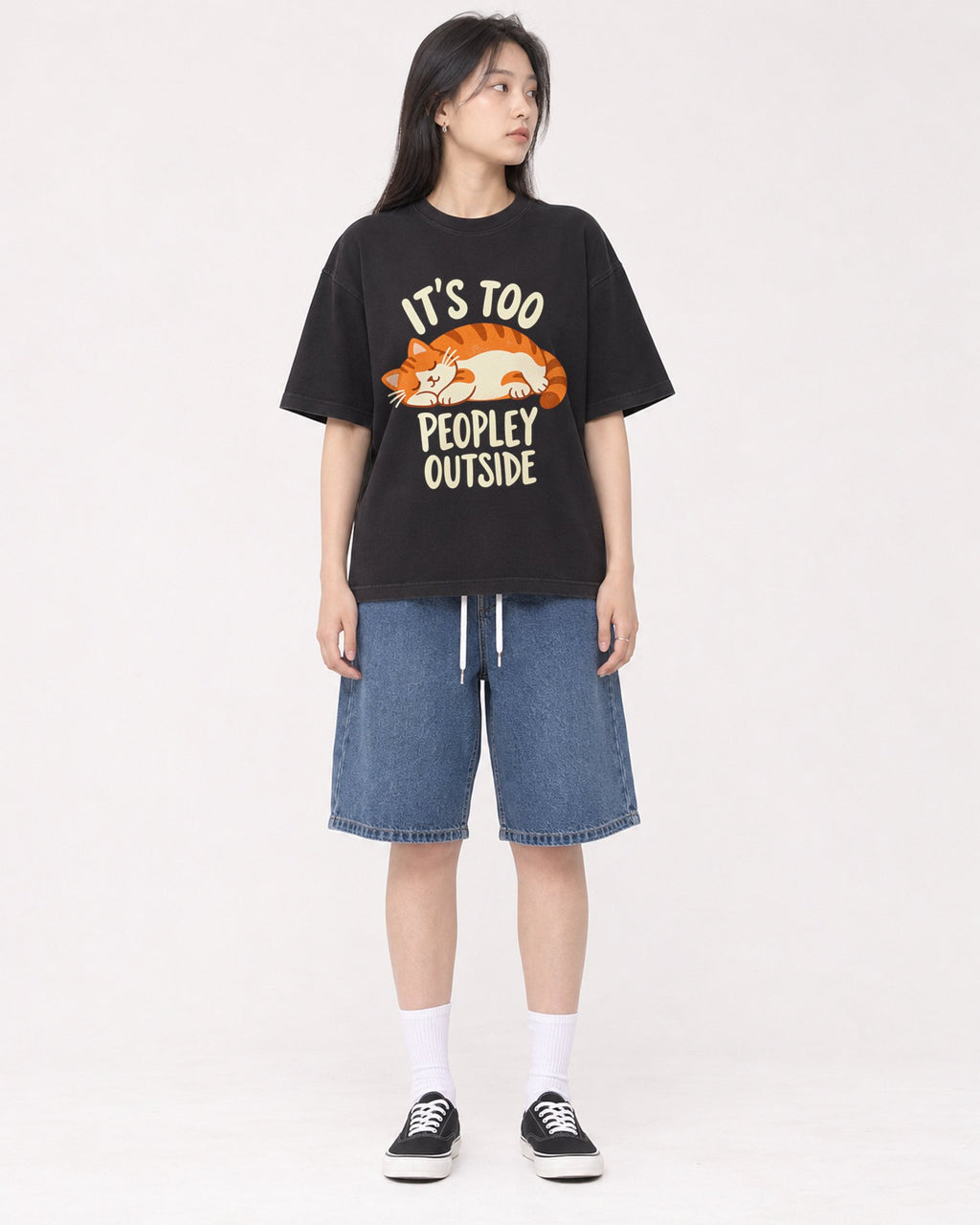 Mockup Boxy Heavyweight Tee Black female full-body 01