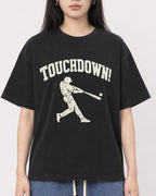 Mockup Boxy Heavyweight Tee Black female close-up 01