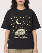 Mockup Boxy Heavyweight Tee Black female close-up 02