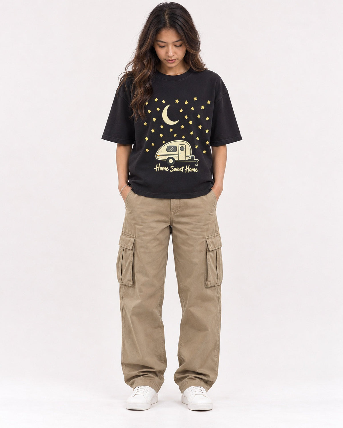 Mockup Boxy Heavyweight Tee Black female full-body 02