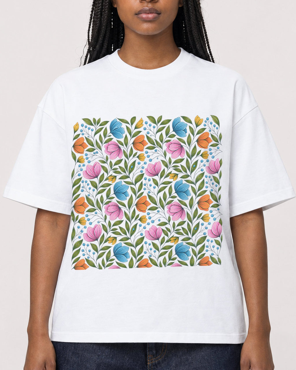 Mockup Boxy Heavyweight Tee White female close-up 04