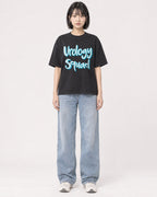 Mockup Boxy Heavyweight Tee Black female full-body 11