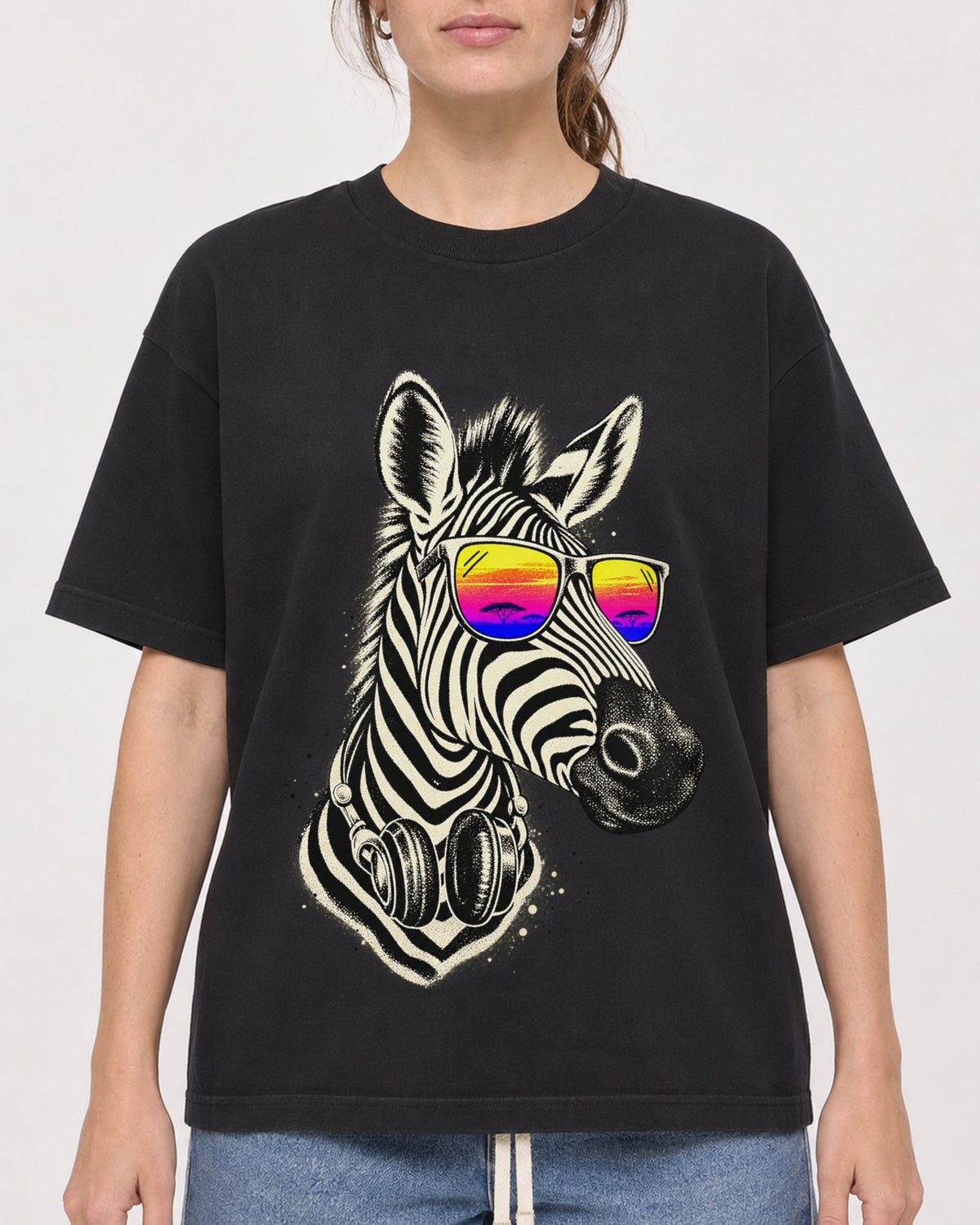 Mockup Boxy Heavyweight Tee Black female close-up 29