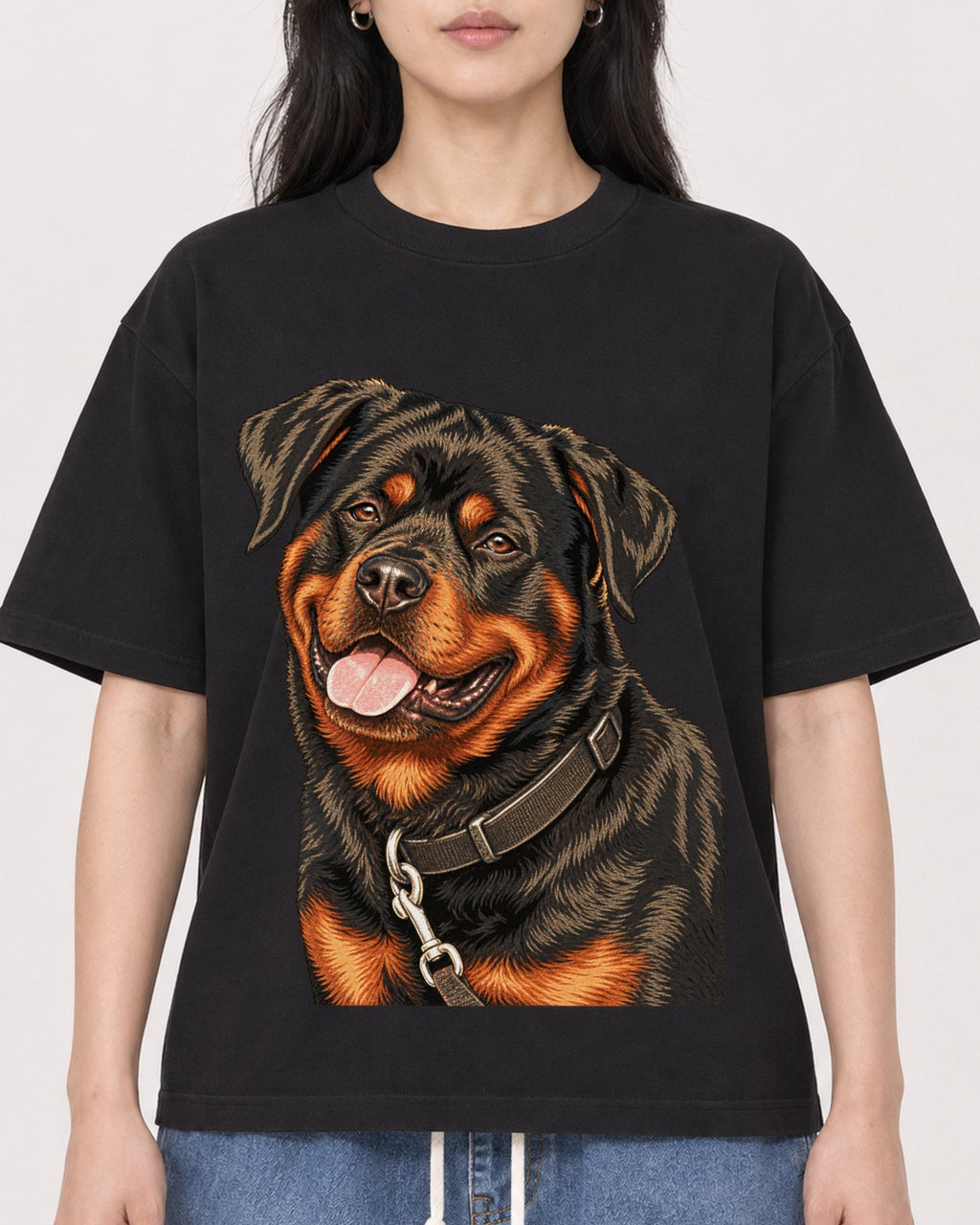Mockup Boxy Heavyweight Tee Black female close-up 13