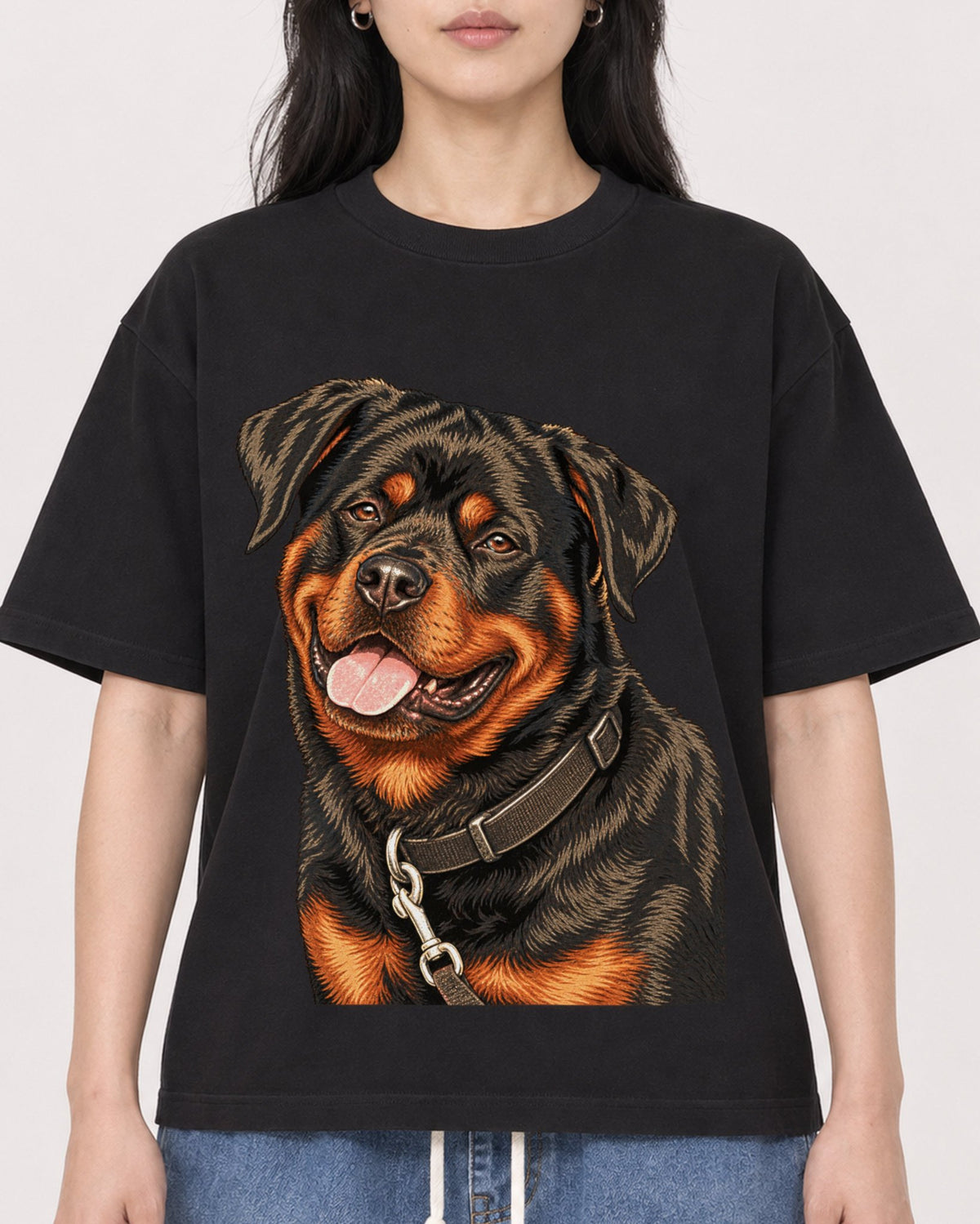 Mockup Boxy Heavyweight Tee Black female close-up 13