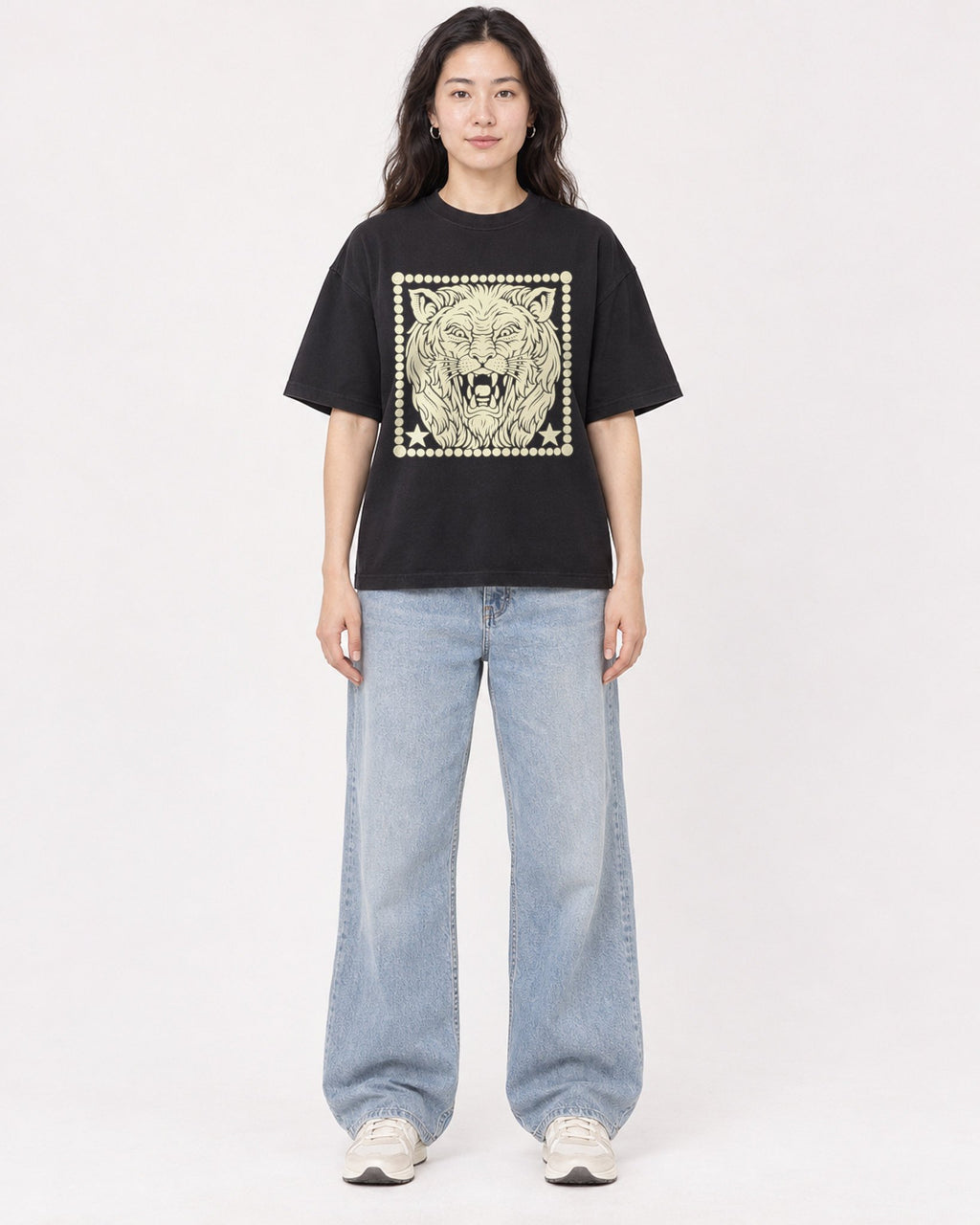 Mockup Boxy Heavyweight Tee Black female full-body 03