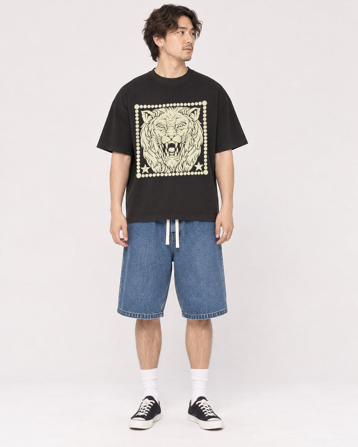 Mockup Boxy Heavyweight Tee Black male full-body 03
