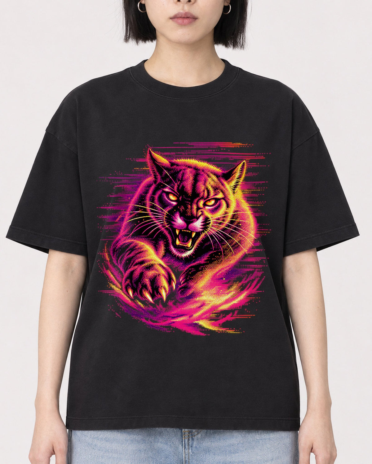 Mockup Boxy Heavyweight Tee Black female close-up 11