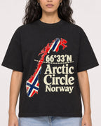 Mockup Boxy Heavyweight Tee Black female close-up 07
