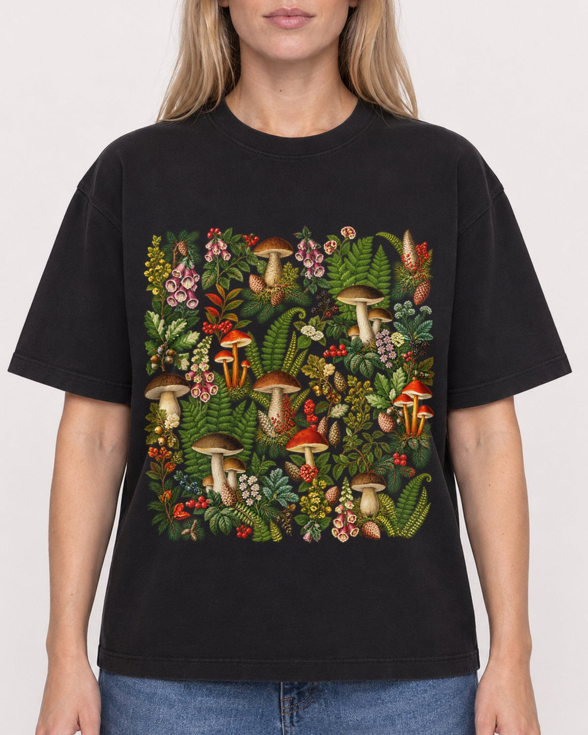 Mockup Boxy Heavyweight Tee Black female close-up 08