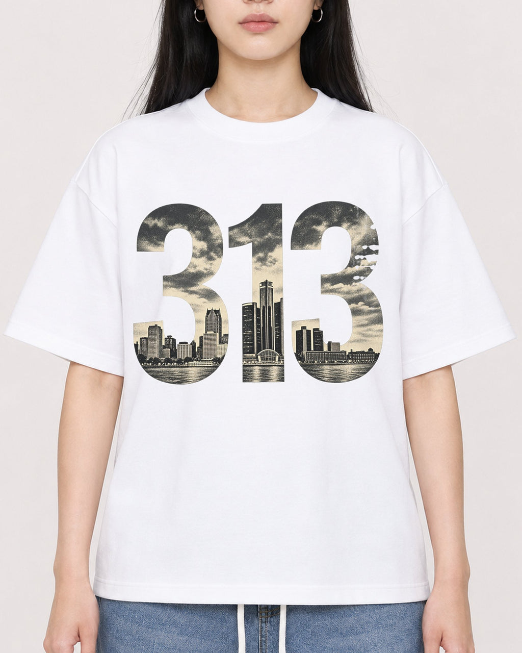 Mockup Boxy Heavyweight Tee White female close-up 01
