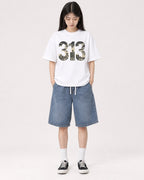 Mockup Boxy Heavyweight Tee White female full-body 01