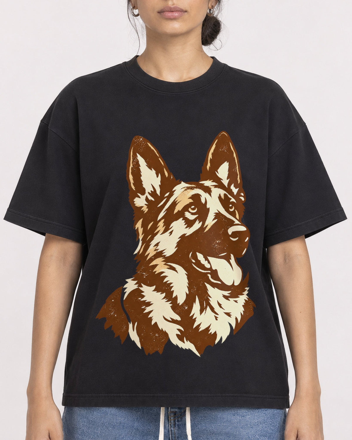 Mockup Boxy Heavyweight Tee Black female close-up 17