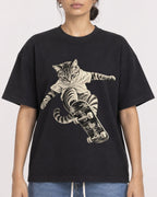 Mockup Boxy Heavyweight Tee Black female close-up 17