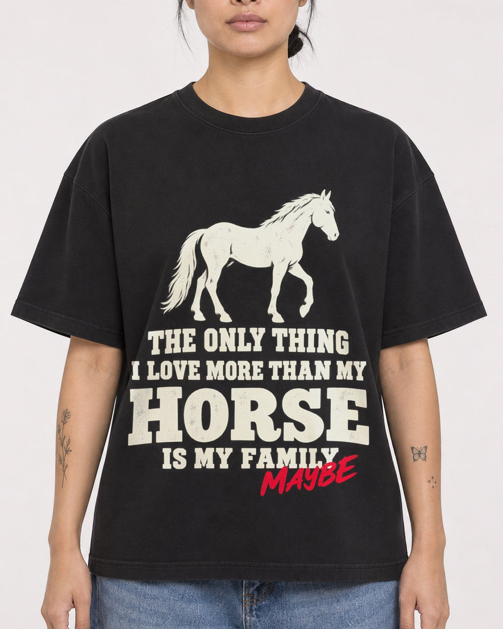 Mockup Boxy Heavyweight Tee Black female close-up 12