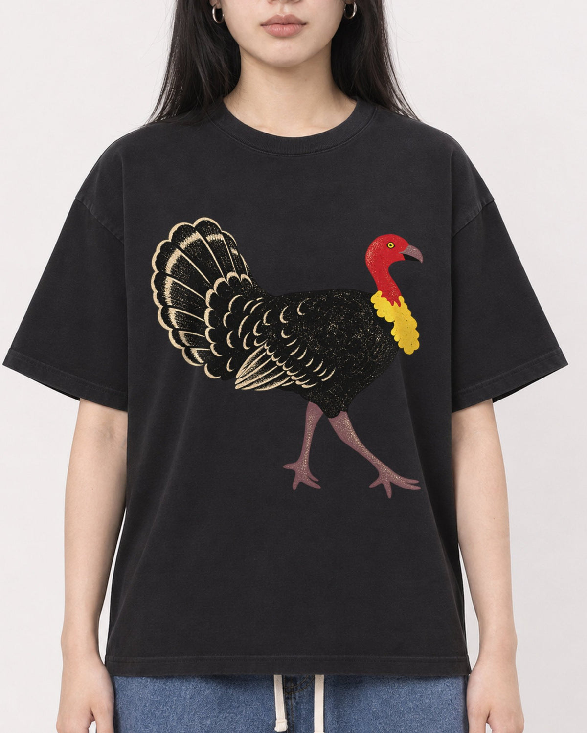 Mockup Boxy Heavyweight Tee Black female close-up 01