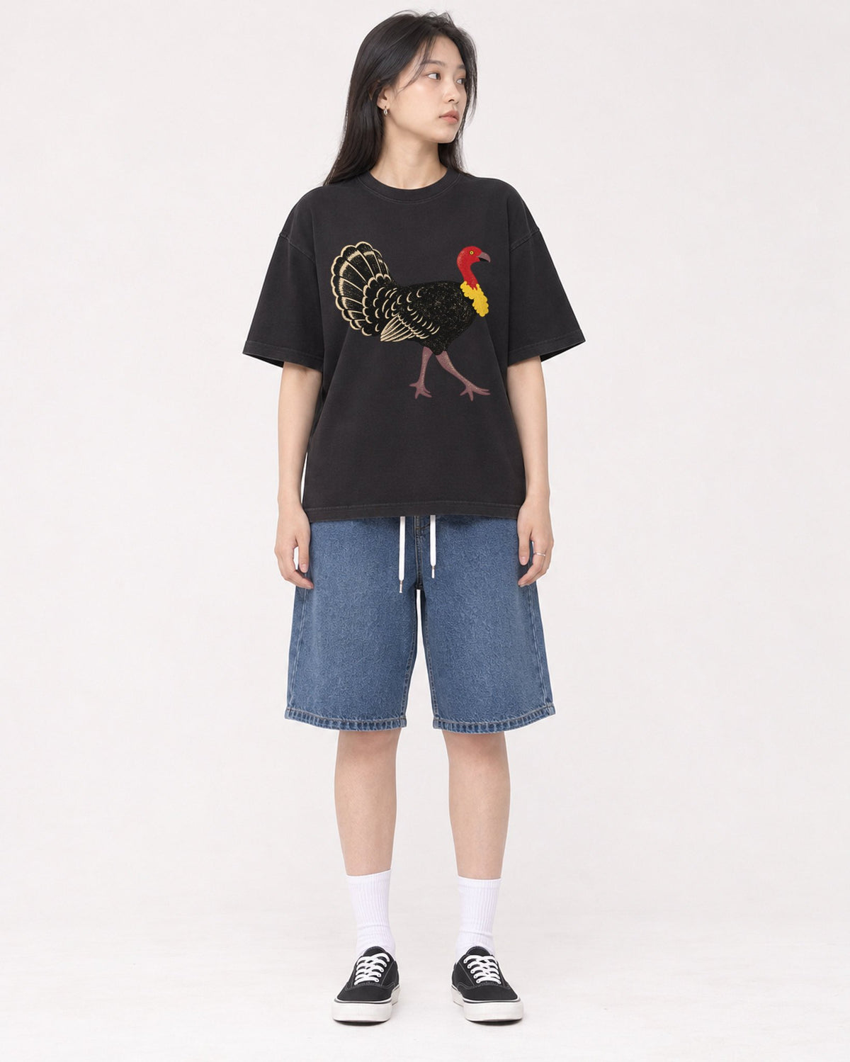 Mockup Boxy Heavyweight Tee Black female full-body 01